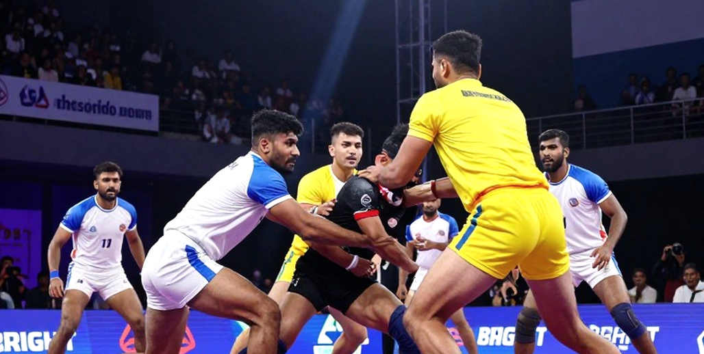 कबड्डी का ट्रांसफर बाज़ार सबूत से नहीं, अफ़वाह से चल रहा है — मैंने ग्यारह साल की हर बोली हाथ से गिनी है